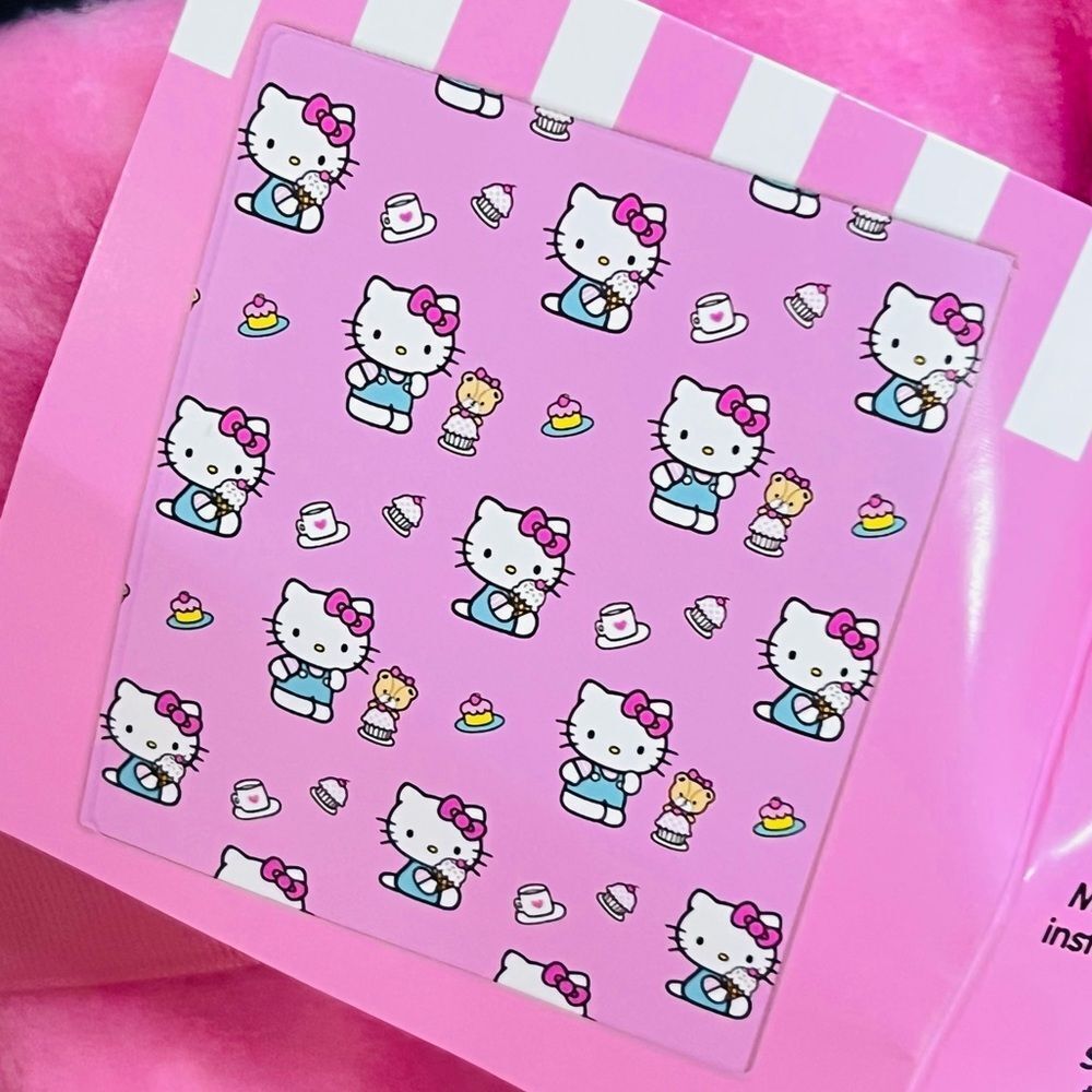 Hello Kitty Throw - Picture 4 of 4